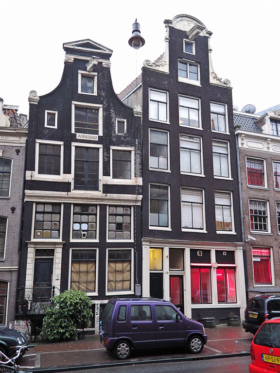 Buildings on Spuistraat, Looks like a couple!